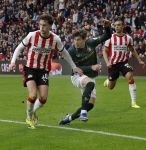 Eindhoven, 1 Februari 2026
Kompetitiewedstrijd PSV-Feyenoord, eindstand 3-0
Paul Wanner in duel Jordan Bos