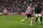Eindhoven, 1 Februari 2026
Kompetitiewedstrijd PSV-Feyenoord, eindstand 3-0
Paul Wanner in duel Jordan Bos