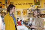 Amsterdam 21 januari 2026
Prinses Laurentien leest voor de 20e keer voor aan kinderen in de Bibliotheek Reigersbos in Amsterdam Bijlmer. Ze krijgt een kado uit handen van Eveline Aendekerk
