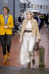 Amsterdam 21 januari 2026
Prinses Laurentien leest voor de 20e keer voor aan kinderen in de Bibliotheek Reigersbos in Amsterdam Bijlmer. Ze krijgt een kado uit handen van Eveline Aendekerk