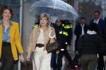 Amsterdam 21 januari 2026
Prinses Laurentien leest voor de 20e keer voor aan kinderen in de Bibliotheek Reigersbos in Amsterdam Bijlmer. Ze krijgt een kado uit handen van Eveline Aendekerk