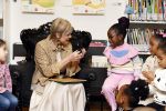 Amsterdam 21 januari 2026
Prinses Laurentien leest voor de 20e keer voor aan kinderen in de Bibliotheek Reigersbos in Amsterdam Bijlmer.