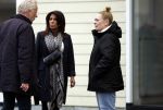 Vinkeveen 19 januari 2026
Rachel Hazes kroijgt de sleutels terug van haar huis in Vinkeveen . Marieke v Beek verloor rechtszaak en moet uit het huis . Rachel kwam samen met een makelaar