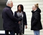 Vinkeveen 19 januari 2026
Rachel Hazes kroijgt de sleutels terug van haar huis in Vinkeveen . Marieke v Beek verloor rechtszaak en moet uit het huis . Rachel kwam samen met een makelaar