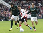 Eindhoven, 1 Februari 2026
Kompetitiewedstrijd PSV-Feyenoord, eindstand 3-0
Sergino Dest in duel met Anel Ahmedhodzic