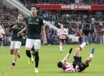 Eindhoven, 1 Februari 2026
Kompetitiewedstrijd PSV-Feyenoord, eindstand 3-0
Sergino Dest in duel met Anel Ahmedhodzic