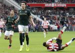 Eindhoven, 1 Februari 2026
Kompetitiewedstrijd PSV-Feyenoord, eindstand 3-0
Sergino Dest in duel met Anel Ahmedhodzic
