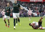Eindhoven, 1 Februari 2026
Kompetitiewedstrijd PSV-Feyenoord, eindstand 3-0
Sergino Dest in duel met Anel Ahmedhodzic
