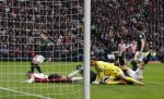 Eindhoven, 1 Februari 2026
Kompetitiewedstrijd PSV-Feyenoord, eindstand 3-0
Timon Wellenreuther en Armando Obispo scoort 1-0