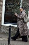 Abcoude 19 januari 2026
Trijntje Oosterhuis in gesprek op straat in Abcoude
