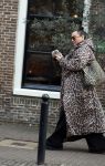Abcoude 19 januari 2026
Trijntje Oosterhuis in gesprek op straat in Abcoude