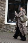 Abcoude 19 januari 2026
Trijntje Oosterhuis in gesprek op straat in Abcoude
