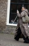 Abcoude 19 januari 2026
Trijntje Oosterhuis in gesprek op straat in Abcoude