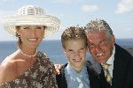 Curacao, 30 December 2004
Trouwfeest Edwin smulders, papa Peter Smulders met zijn vrouw Ingeborg smulders en jongste zoon Junior Smulders