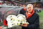 Eindhoven, 18 februari 1999
Grote verjaardagstaart voor PSV trainer die vandaag 66 jaar is geworden