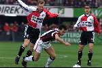 21 Februari 1999
Feyenoord-PSV 3-1
Chris v d Weerden  wordt op de huid gezeten door Peter v Vossen