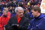 21 Februari 1999
Feyenoord-PSV 3-1
Erwin koeman als debutant assistent coach pratend met Bobby Robson
