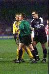 Eindhoven, 27Februari 1999
PSV-NAC, eindstand 2-0
Scheidsrechter H v Dijk wordt aangevallen door John Karelse en Ernest Stewart