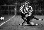 Rene v d Kerkhof in duel met Hugo Hovekamp
PSV-AZ 67, eindstand 0-3
07 Februari 1981