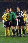 Eindhoven, 27 Februari 1999
John Karelse probeert scheidsrechter H v Dijk tot andere gedachten te brengen nadat hij PSV een penalty heeft toegekend
PSV-NAC, eindstand 2-0