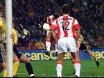 Eindhoven, 27 Februari 1999
PSV-NAC, eindstand 2-0
Jurgen Dirkx probeert met een kopbal te scoren.