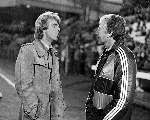 PSV-AJAX, eindstand 2-2 voor beker
Thijs Libregts in gesprek met Leo Beenhakker in stromende regen
15 April 1981