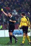 Eindhoven, 18 februari 1999
PSV-FC Twente, eindstand 3-0
Scheidsrechter Mario v d Ende toont een gele kaart