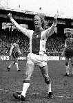 Ruud Geels juicht nadat hij gesoord heeft voor AJAX 1972