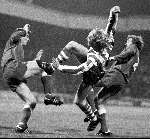 Ruud Geels in duel met Wim Jansen
1980