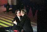 Amsterdam, 15 februari 1999
Gouden Harp winnaar Willem Niholt wordt omhelst door Harm Edens.