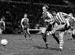 Willy v d Kuylen in duel met Tom Smits
PSV-NAC 3-0
1979