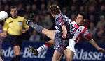 Eindhoven, 3 februari 2000
PSV-Feyenoord, eindstand
Bert Konterman in duel met Mark v Bommel
Mooie aktie
