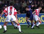 Eindhoven, 10 februari 2000
PSV-AJAX, eindstand 4-0
Brian Laudrup contra Jan Heintze (onzichtbaar) en Johann Vogel