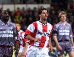 Eindhoven, 3 februari 2000
PSV-Feyenoord, eindstand 0-1
Ernest Faber met links van hem Ulrich v Gobbel en achter hem Bert Konterman


PETER SMULDERS BV