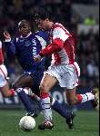 Eindhoven10 februari 2000
PSV-AJAX, eindstand 4-0
Ruud v Nistelrooyin duel met Ferdi Vierklau