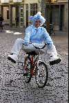 Breda, 17 februari 2000
Frans Bauer als smurf op de fiets