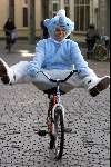 Breda, 17 februari 2000
Frans Bauer als smurf op de fiets