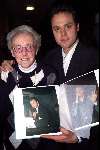 Rotterdam 29 december 1999
Frans Bauer viert zijn 26e verjaardag na het laatste optreden in deze eeuw.
Frans Bauer met zijn oudste fan