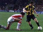 Eindhoven, 19 februari 2000
PSV-Vitesse ( kompetitie} eindstand 3-2
Marc v Hintum in duel Ruud v Nistelrooy