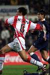 Eindhoven10 februari 2000
PSV-AJAX, eindstand 4-0
Ruud v Nistelrooyin duel met CHIVU
