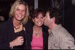 Bussum 3 februari 2000
Afscheidsfeest Roos van discotheek STARS
Ton de Leeuwen met zijn vriendin Annemiek (links) en Laura
(zus Leontine Ruiters)