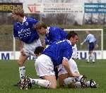 Den Bosch, 18 februari 2001
Topper in de eerste divisie tussen de nummers een en twee
FC Den Bosch-Excelsior, eindstand 4-0
eerste doelpunt FC Den Bosch door Koen v d Laak die wordt bedolven door enkele ploeggenoten