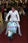 Den Haag, 24 februari 2001
Premiere film COSTA
Michiel Huisman op zijn Vespa scooter