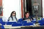 Zurs 17 februari 2001
Prinses Caroline van monaco samen met haar vriend Ernst v Hannover op een terrasje