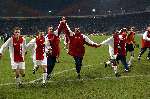 Amsterdam 12 december 2001    Ajax 2 -FC Twente 2-1
Uitbundige Ajax spelers na de winst op de bekerhouder FC Twente