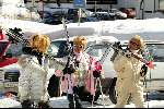 Zurs 17 februari 2002
Natasja Froger met hun zoontje en Anita Meijer en Caroline Tensen tijdens wintersport  sneeuw