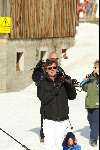 Zurs 17 februari 2002
Prinses Caroline v Monaco met baby en Prins Ernst van Hannover op ski\'s