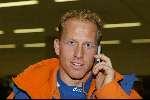 Schiphol 26 februari 2002
Terugkomst sporters van de Olympische winterspelen in Salt Lake city.
Rintje Ritsma met gsm