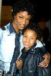 Amsterdam 14 februari 2002
Premiere Circus du Soleil bij Amsterdam Arena
Sylvana Simons met zoontje