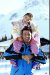 Zurs 23 februari 2003
Ruud Gullit met Joelle Gullit
Wintersport